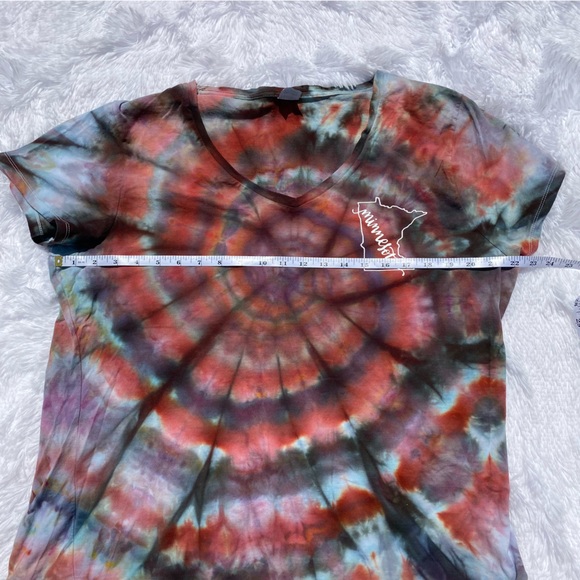 Handmade NEW Minnesota Tie-Dye T-Shirt - Picture 4 of 10